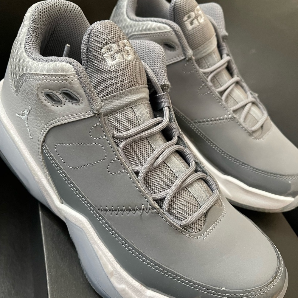 JORDAN MAX AURA 3 Wolf grey